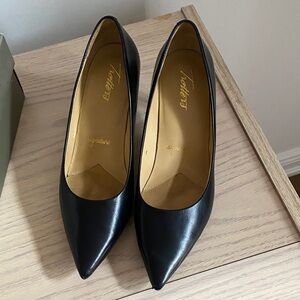 Trotters Classic Black Heels